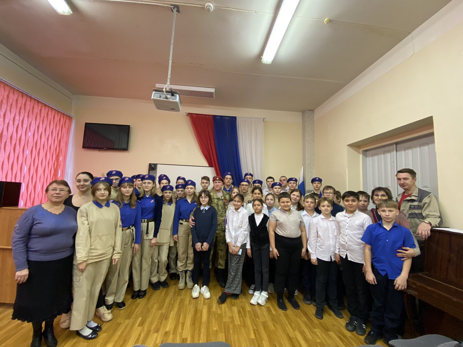 В Образовательном центре им. М.М. Расковой прошел Урок мужества в поддержку российских военнослужащих, участвующих в СВО.